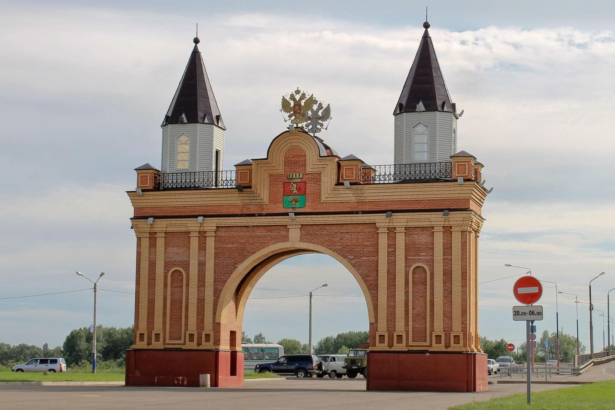 Триумфальная арка («Царские ворота»).